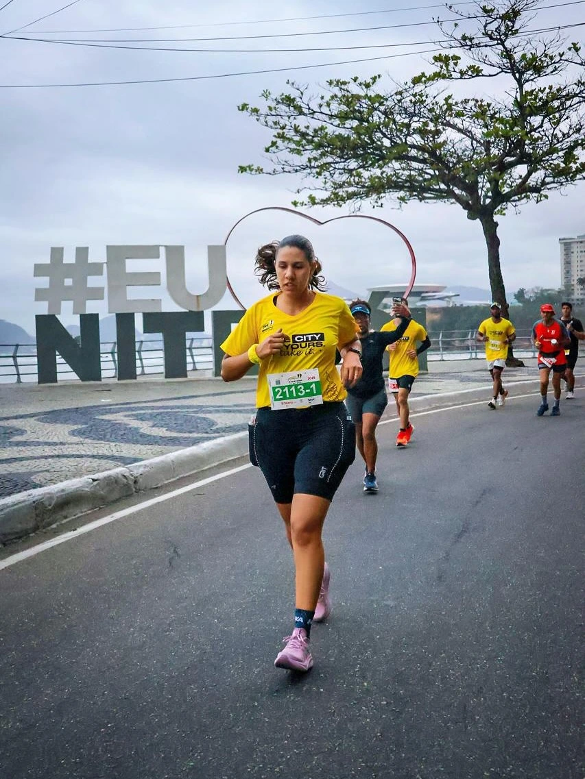 Marina Stefani correndo maratona